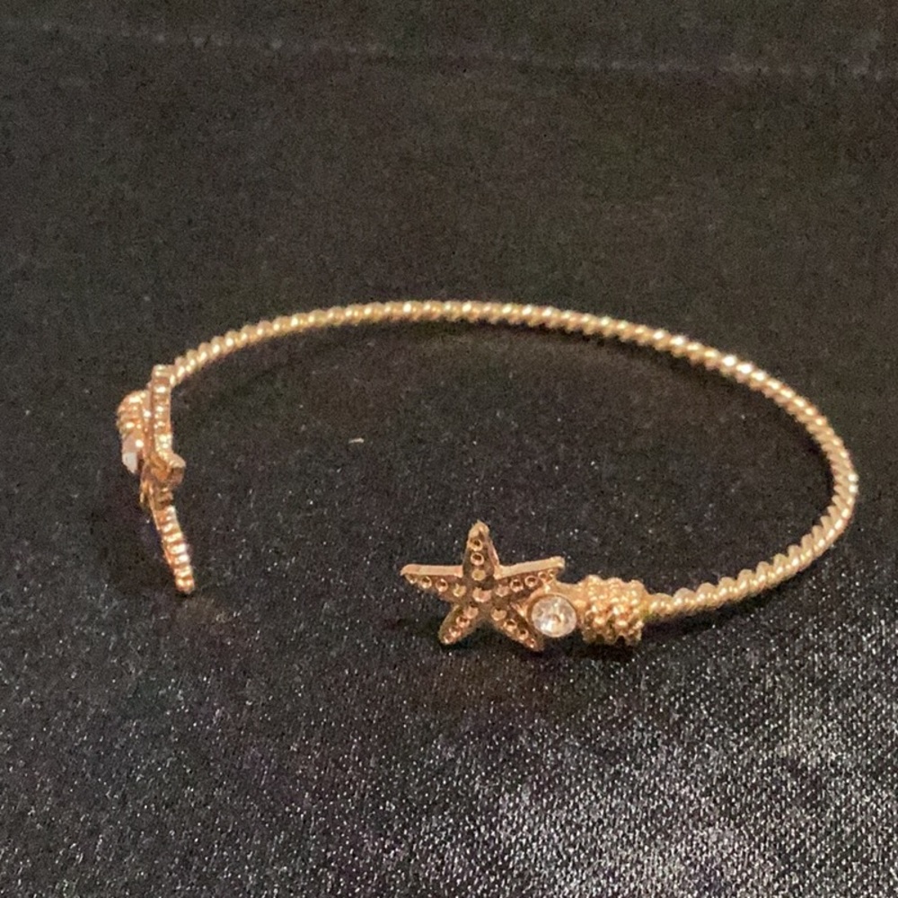 Starfish accented by rhinestones on an open cuff, flexible bracelet, gold tone - Picture 5 of 10